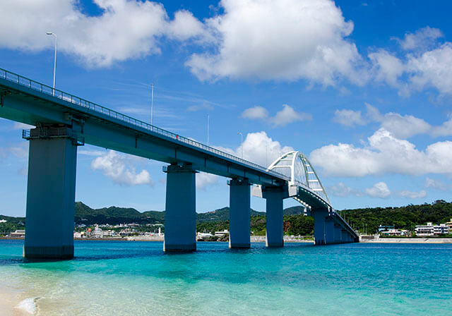 瀬底大橋