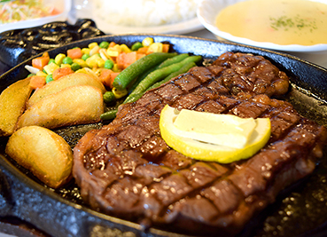 まきし食堂のステーキ