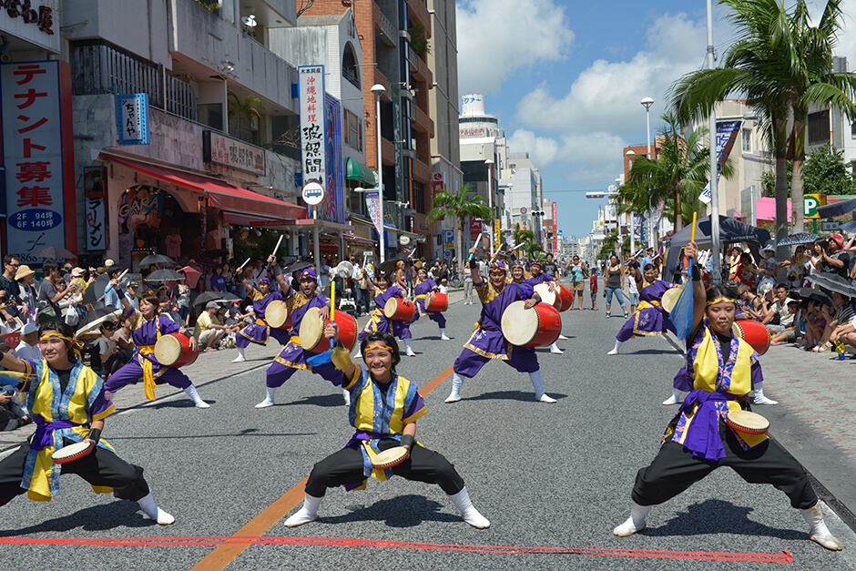 一万人のエイサー踊り隊