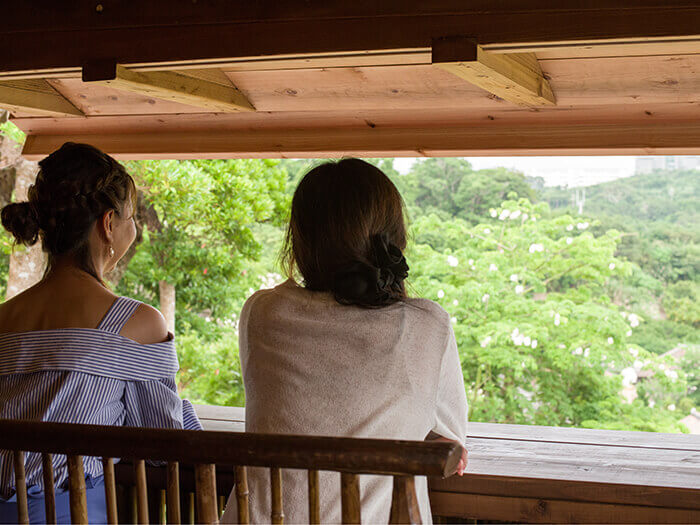 The traditional Okinawan house and surrounding greenery offer many great photo spots.