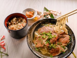 Agu pork soba : premium Okinawa soba made with mouth-watering slow-cooked Agu.