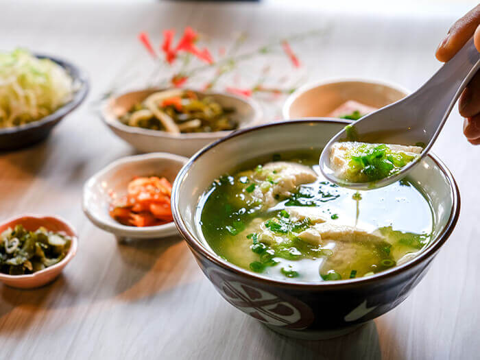 以口味溫和的沖繩豆腐為主，深受女性歡迎的健康料理「UNAI御膳」