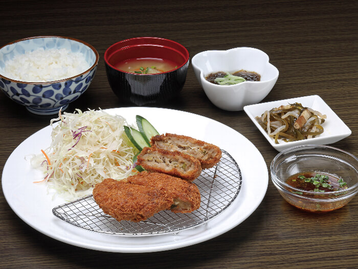 【Suppon menchi-katsu (soft-shelled turtle meat ground cutlet)】 We cultivate 「Suppon (soft-shelled turtle)」 under safe and sanitary control for the first time in Okinawa. Collagen rich meat is all good for health and beauty!