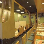 掘りごたつ席でゆっくり食事を楽しめる