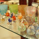 カラフルでかわいい商品が並ぶ