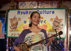 You can enjoy the live music ranging from island's music to Okinawan popular folk songs provided 3 stages each day during dinner. 