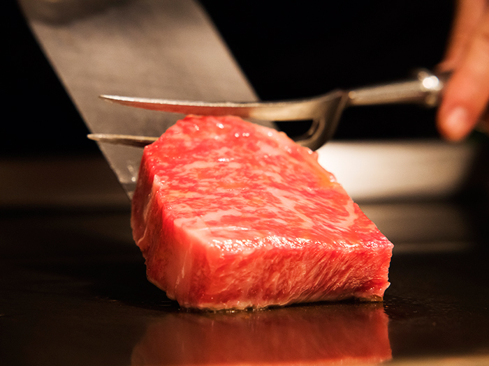 琉でしか味わえない特選石垣牛は、驚くほど味わい深い。