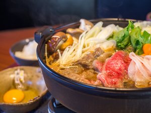 This showcases Japanese cuisine! Wanting sukiyaki for dinner? Head to Gyuton Gassen!