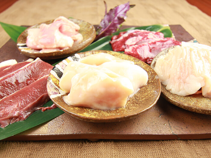 沖繩名牌牛肉配上阿古豬的內臟！融合成頂級美味的一道料理！