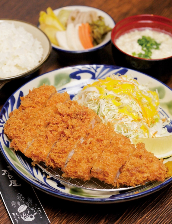 沖縄とんかつ食堂　しまぶた屋 前兼久店〈恩納村〉