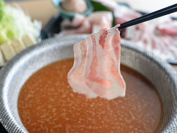 辣味噌高湯的涮涮鍋大受歡迎