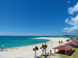 This is a beach of beautiful white sand of 700m total length， which is the closest from the airport. You can enjoy swimming anytime around the Naha area.