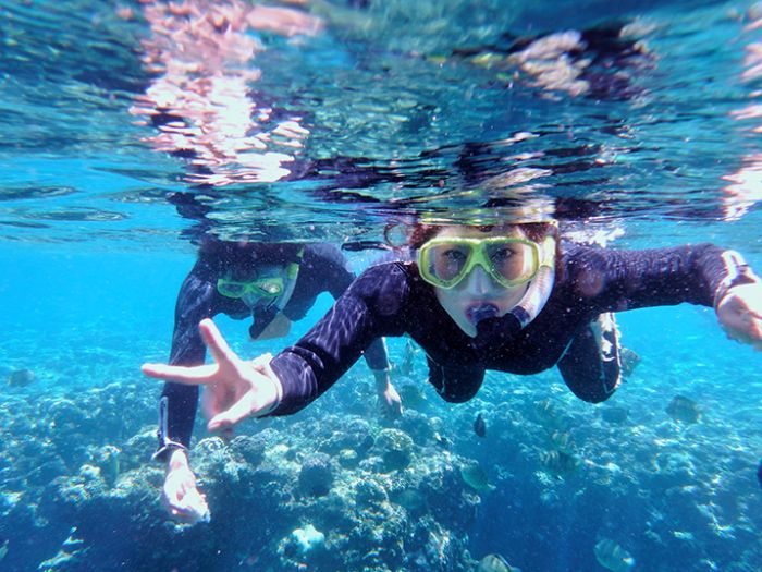 You don’t have to be able to swim! Just freely enjoy a Blue Grotto snorkeling course.