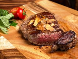 We offer Ishigaki beef， local beef Chateaubriand， ribulose and fillet
