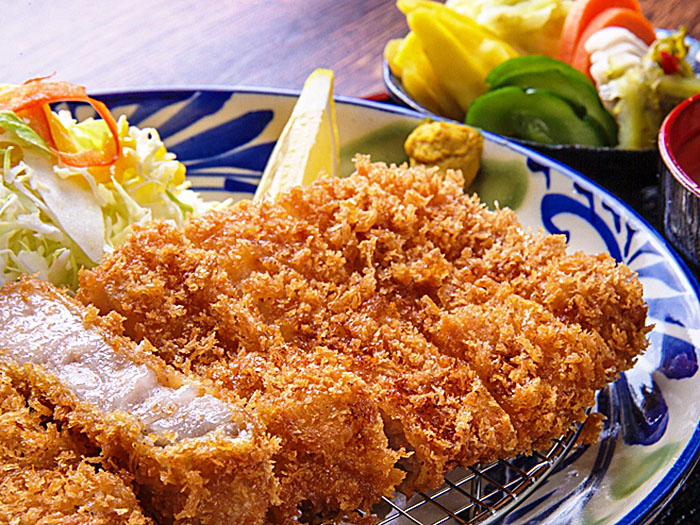 Okinawa Tonkatsu Diner SHIMABUTAYA Maeganeku Branch (Onna Village)