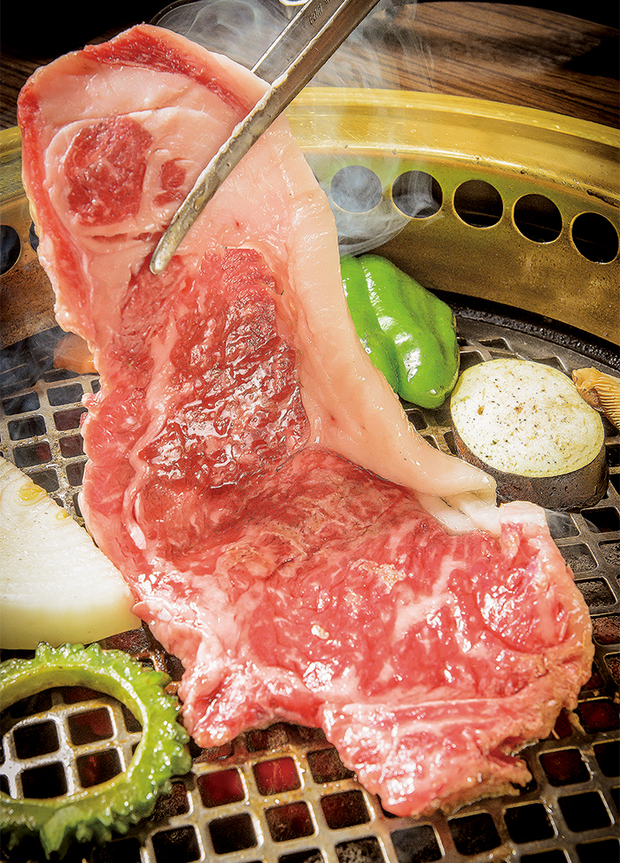 Appreciate the taste of Okinawan wagyu! “Gokujo (Prime) Ganaha sirloin steak”. Not only quality but also quantity are the reasons it’s so popular.
