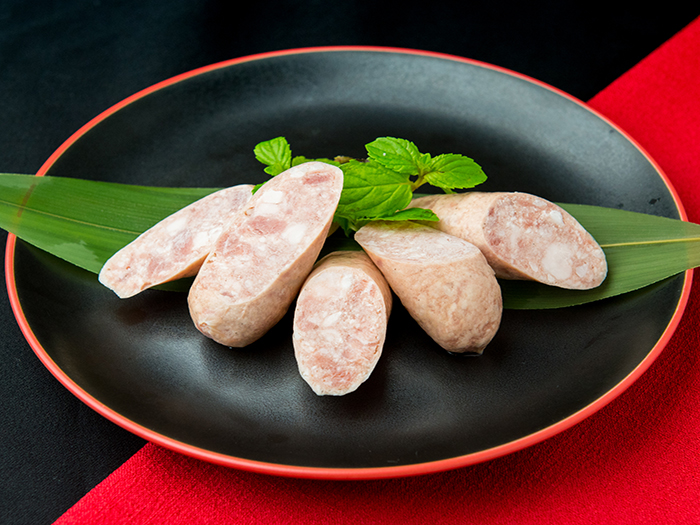 Our special Agu pork sausage is juicy and delicious and very popular as a snack while drinking.