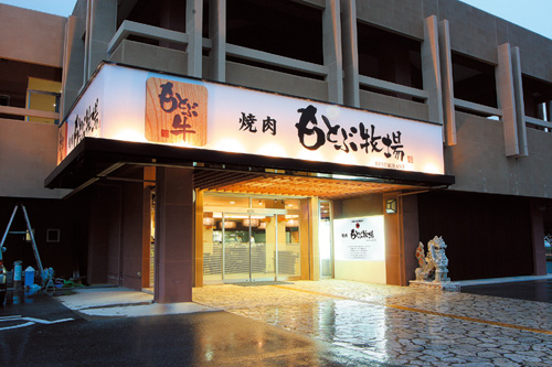 この看板を目印にお越しください