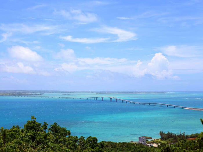 Our tours are at Irabu Island and Shimoji Island， both of which are out islands of Miyako Island. This means that you can see the famous Irabu Great Bridge on your way here! 