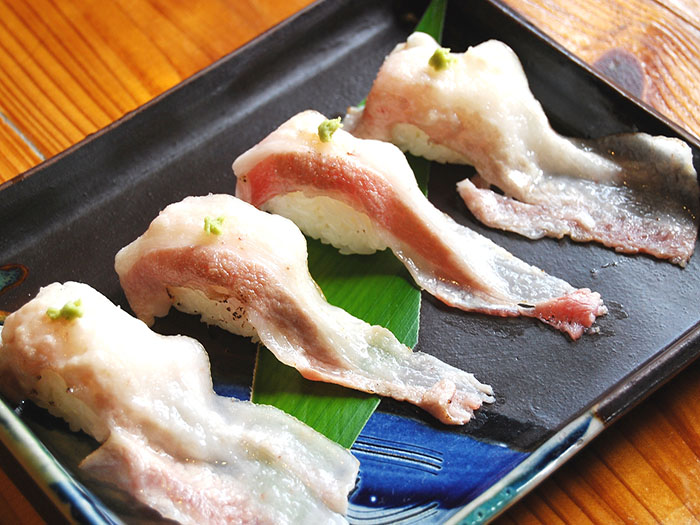  Grilled Agu pork belly sushi has an unforgettable taste.