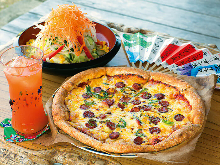 自從開業以來的不變美味－「比薩」與「蔬菜沙拉」