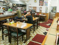 Located in front of Okinawa University， the cafeteria serves a wide range of customers from students and local residents to tourists