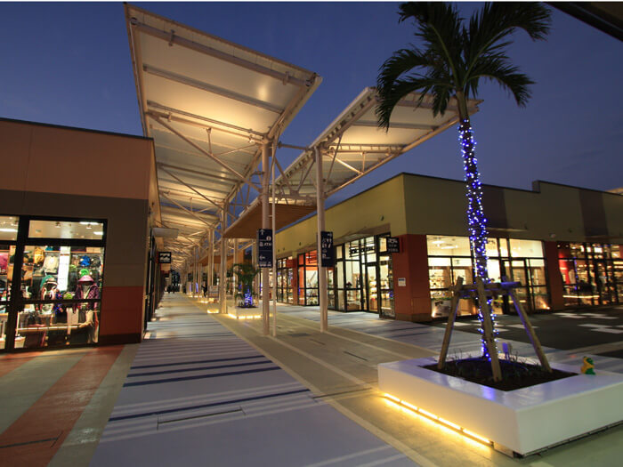 於2011年場內店鋪擴增至101間。進駐著人氣複合式的名牌店鋪。