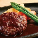 「本部牛ハンバーグ」は肉汁たっぷりの贅沢な一品