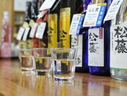 You can taste a variety of products including awamori， plum wine， liquor， moromi-zu， and herbal miso.