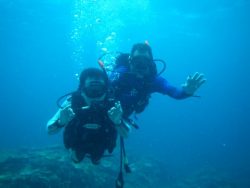 We conduct discover diving one-by-one， and use the well-balanced side-mount gears. Therefore tourists actually need to do nothing more than breathing and enjoying the scenery.