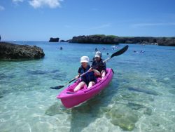 By snorkeling at Irabu Blue Grotto， you can get rid of the crowd of the blue grotto of Okinawa main island but enjoy the scenery to your heart’s content.