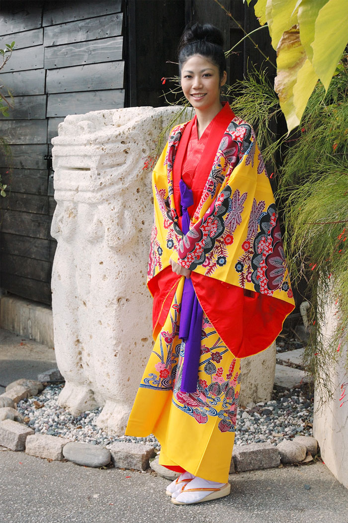 Ladies beautifully dressed in a traditional Ryukyuan costume will meet you.