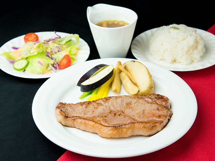 Sirloin Steak Set comes with soup， salad and rice or bread