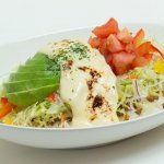 女性に人気の「たっぷり野菜のラクレットタコライス」750円 