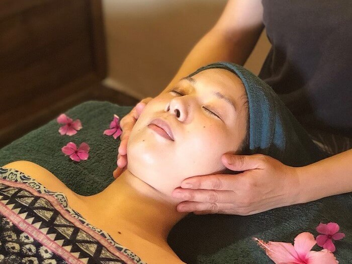 The relaxing facial treatment to revitalize your skin and melt away the stress.
