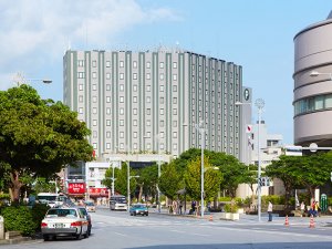 Perfect for your stay in Naha—only 2 minutes from the entrance to Kokusai Dori and Okinawa Kencho-mae monorail station.