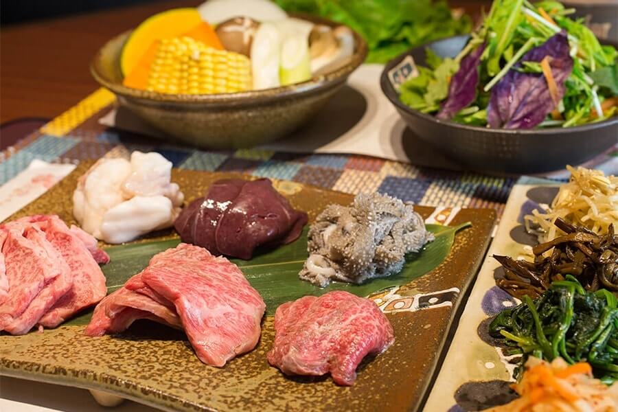 Okinawan beef and Agu pork are bought by the head “Pork and beef battle in Onna palace”