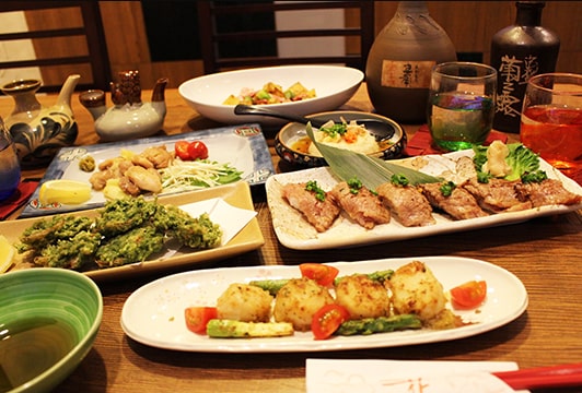 DINING 花