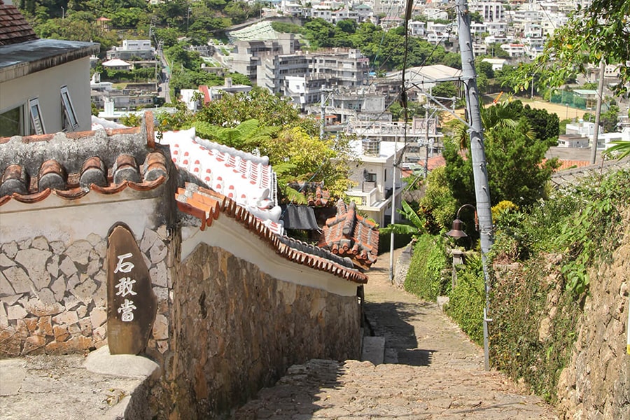 金城町石板路