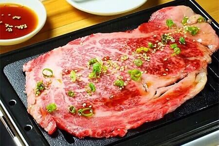 產地新鮮高品質和牛直接送入嘴裡，享受大口吃肉的快感。