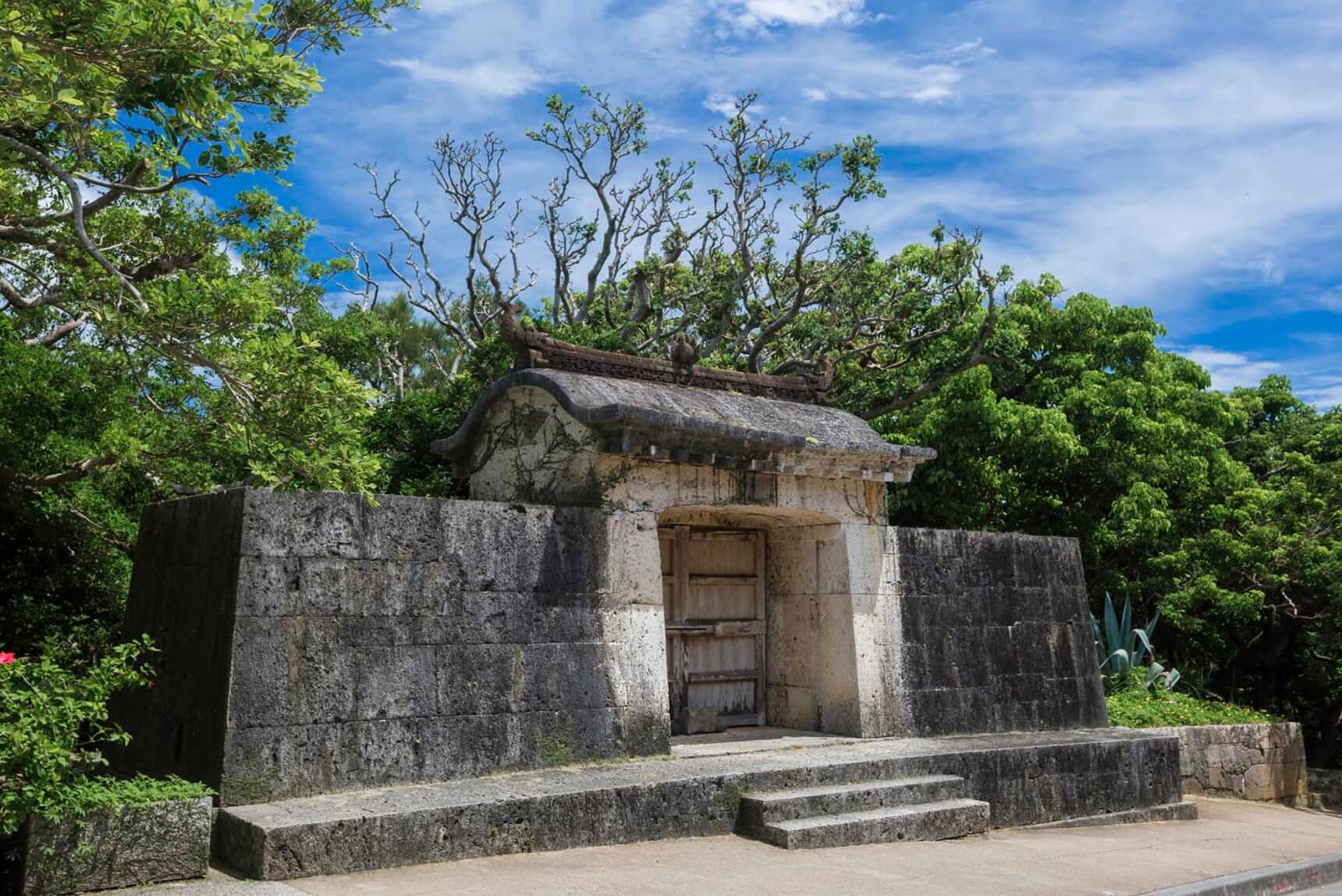 園比屋武御嶽石門