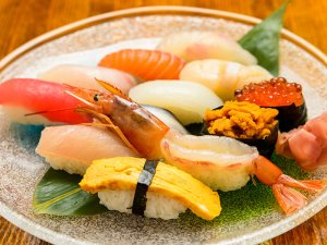 Get the combination sushi platter (super deluxe) if you want to treat yourself with sushi.