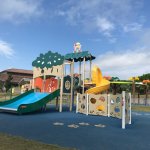 地面はゴム製のマットになっているから小さな子どもにも安心