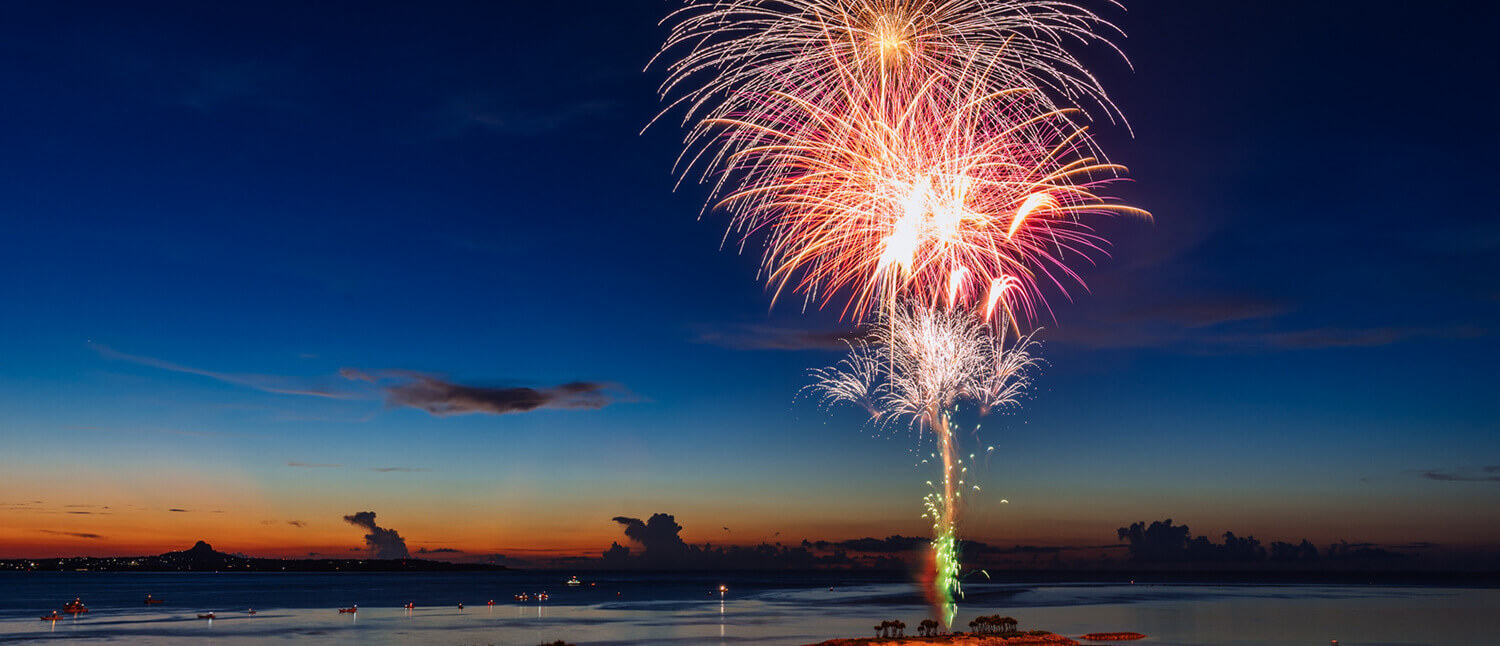 You won’t want to miss these summer highlights in Okinawa! Breathtaking fireworks that adorn the Okinawan night sky