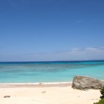 波照間島ニシ浜ビーチ 日本の最南端にある波照間島の真っ白な砂浜にエメラルドグリーンの美しい海