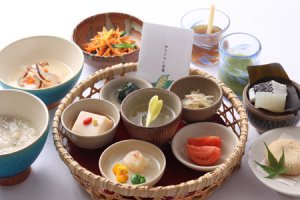 日本料理・琉球料理「佐和」朝食には日替わり定食のほかに「ぬちぐすい（命の薬）定食」1日40食限定も人気