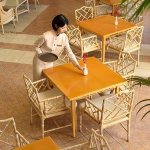 クラブフロア、クラブコテージ宿泊者専用「クラブラウンジ」 専属のゲストリレーションズ・オフィサーによるきめ細やかなサービスや、より快適なホテルライフを楽しめるサービスを提供してくれる