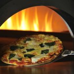 ザ・ブセナテラスの中でも隠れ家的なイタリアンレストラン「チュララ」。特製窯で焼き上げる自家製ピッツァは自慢の逸品
