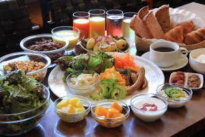 石垣島での一日の始まりを素敵な朝食で  石垣島で生まれたおいしい食材を利用して、安全・安心な料理をご提供いたします。