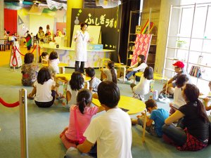 Experimental shows held for parents and children to enjoy learning science.